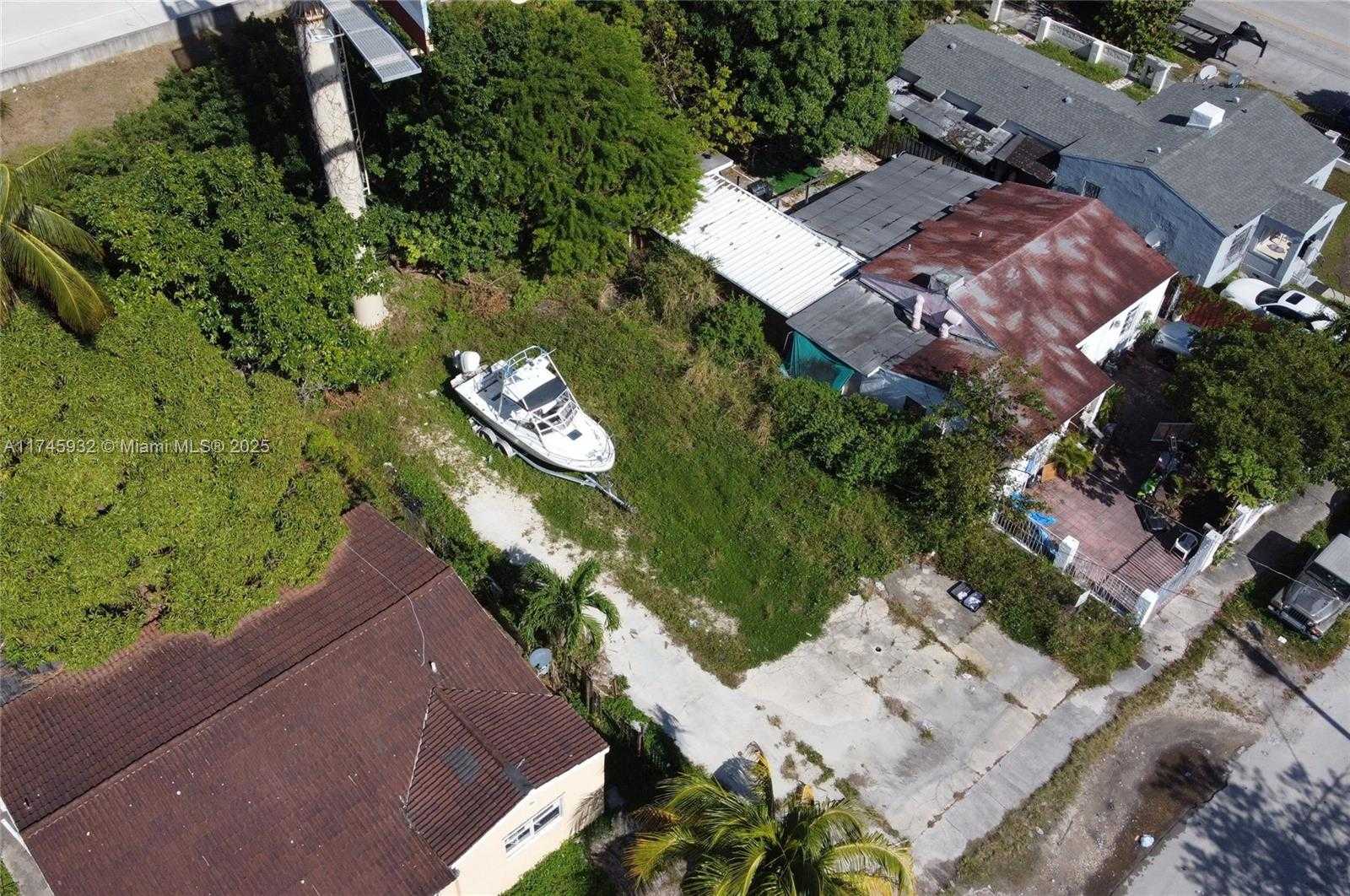 Small Image of 321 NORTH WEST 37TH ST, Miami Number 14