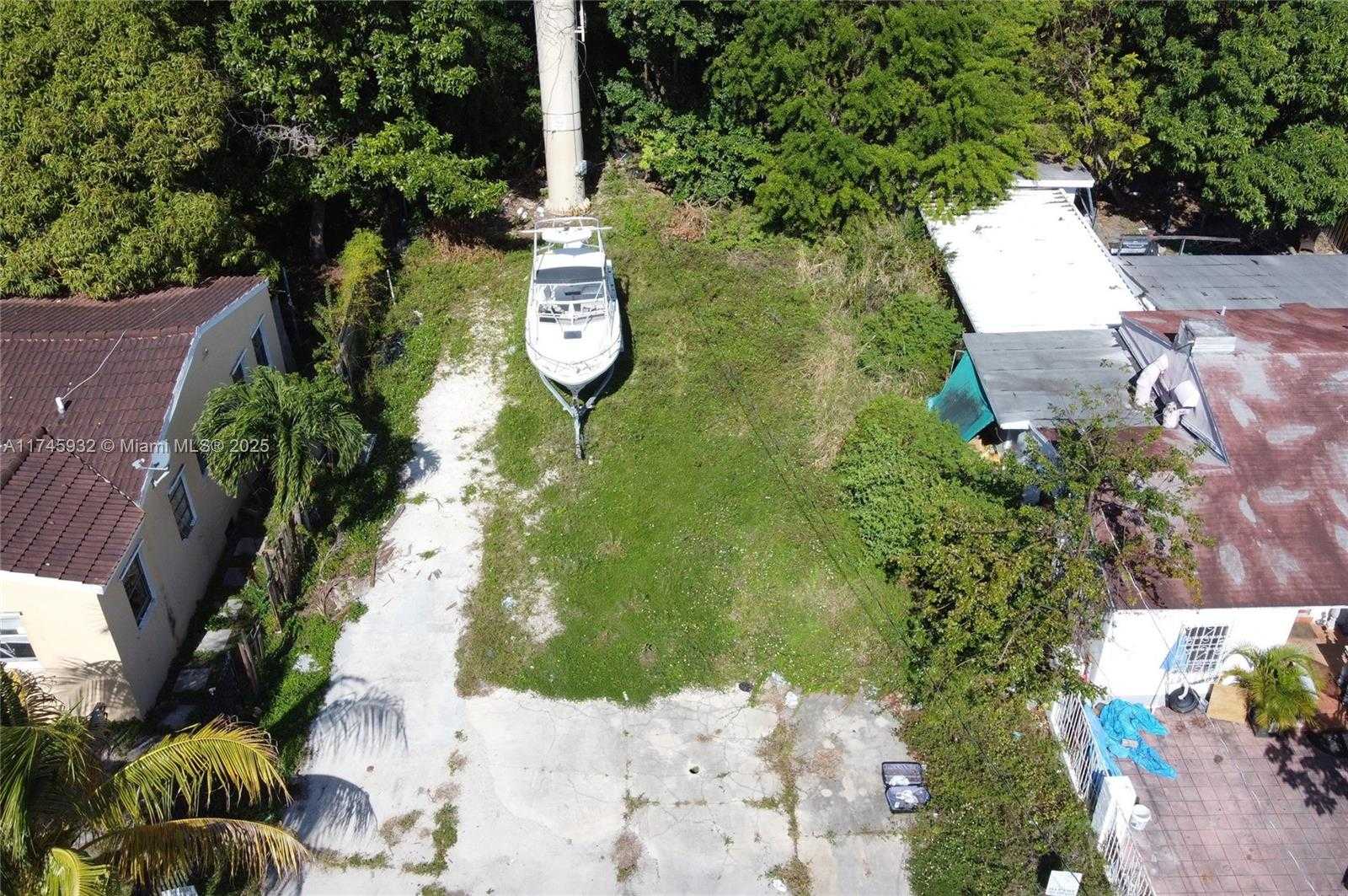 Small Image of 321 NORTH WEST 37TH ST, Miami Number 15