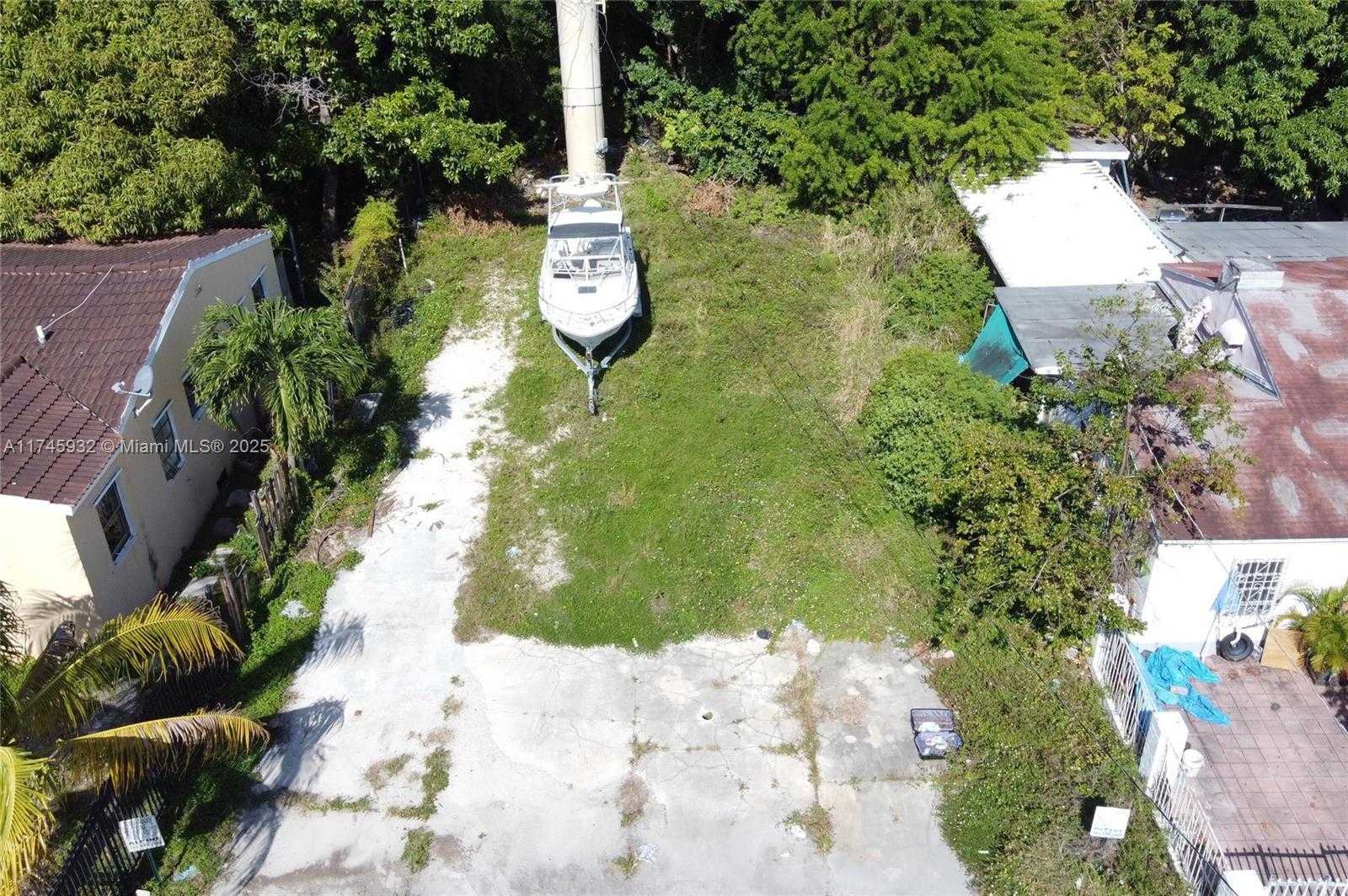 Small Image of 321 NORTH WEST 37TH ST, Miami Number 16
