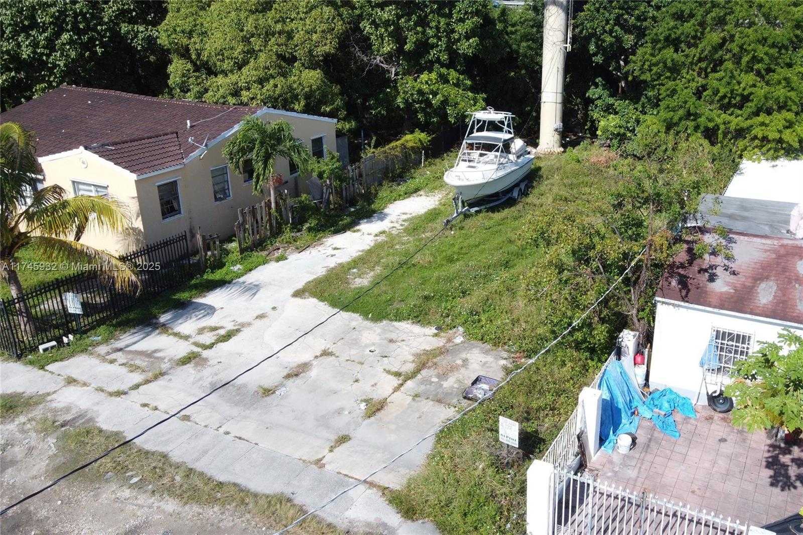 Small Image of 321 NORTH WEST 37TH ST, Miami Number 17