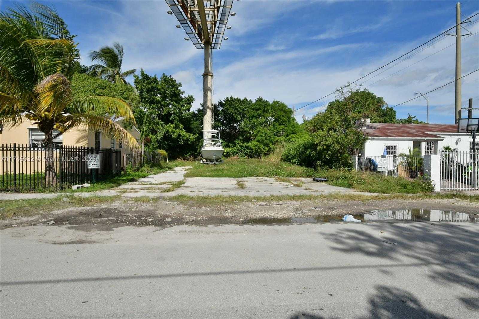 Small Image of 321 NORTH WEST 37TH ST, Miami Number 30
