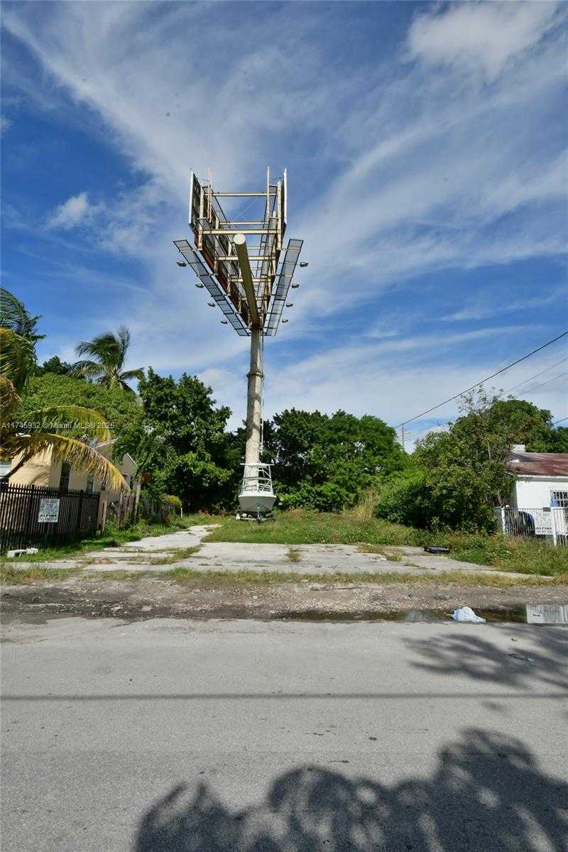 Small Image of 321 NORTH WEST 37TH ST, Miami Number 31