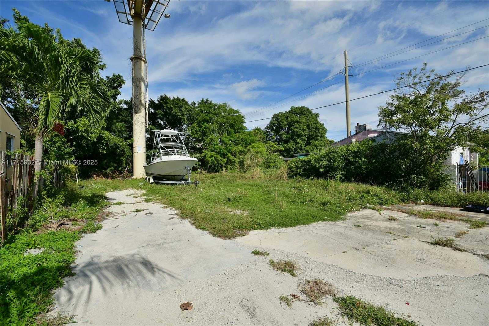 Small Image of 321 NORTH WEST 37TH ST, Miami Number 37