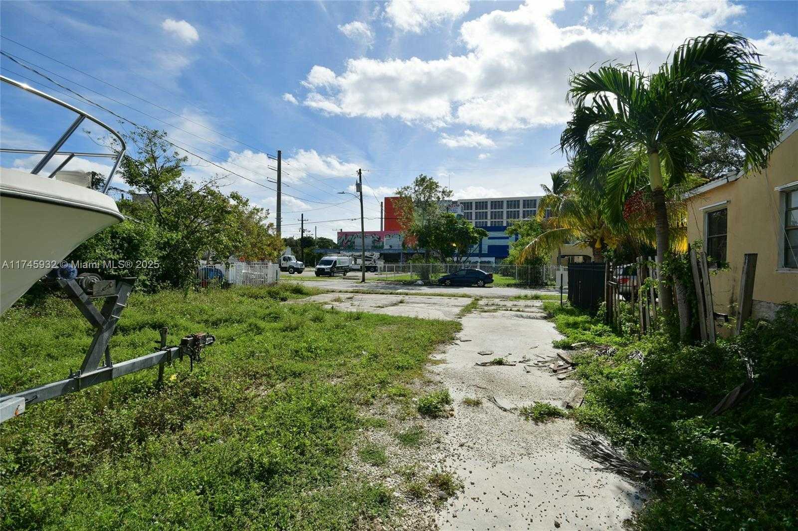 Small Image of 321 NORTH WEST 37TH ST, Miami Number 40