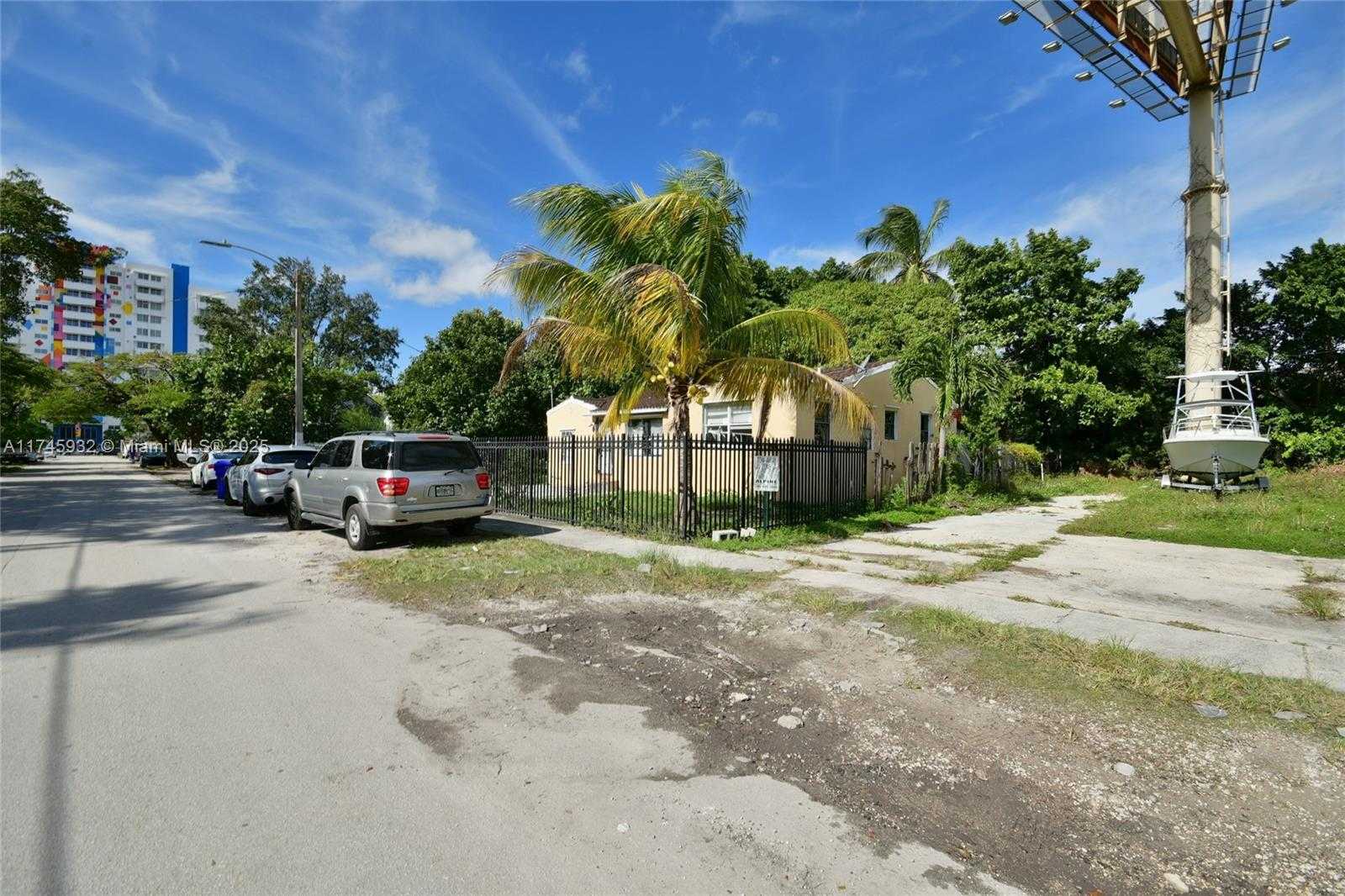 Small Image of 321 NORTH WEST 37TH ST, Miami Number 42