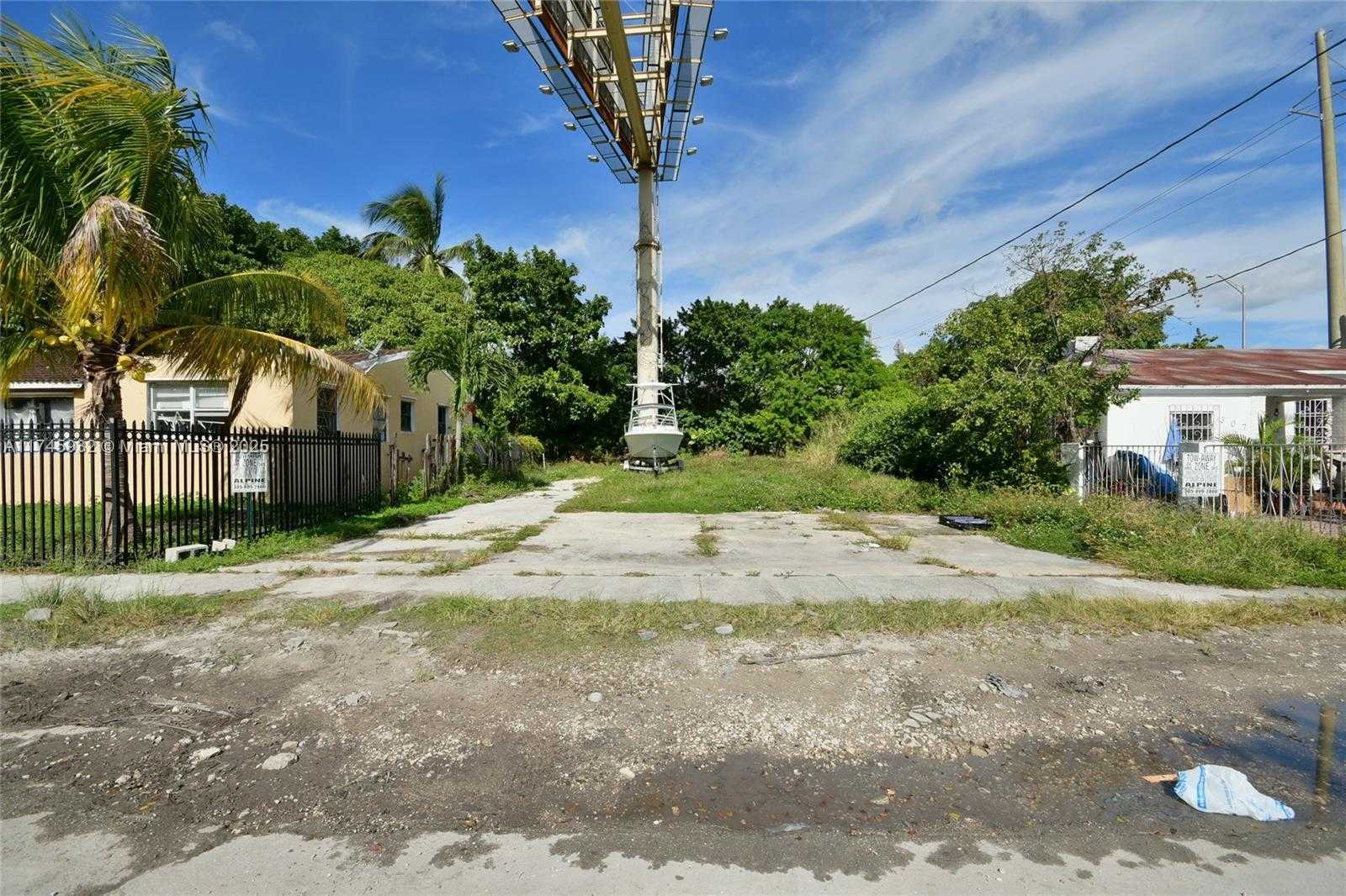 Small Image of 321 NORTH WEST 37TH ST, Miami Number 43