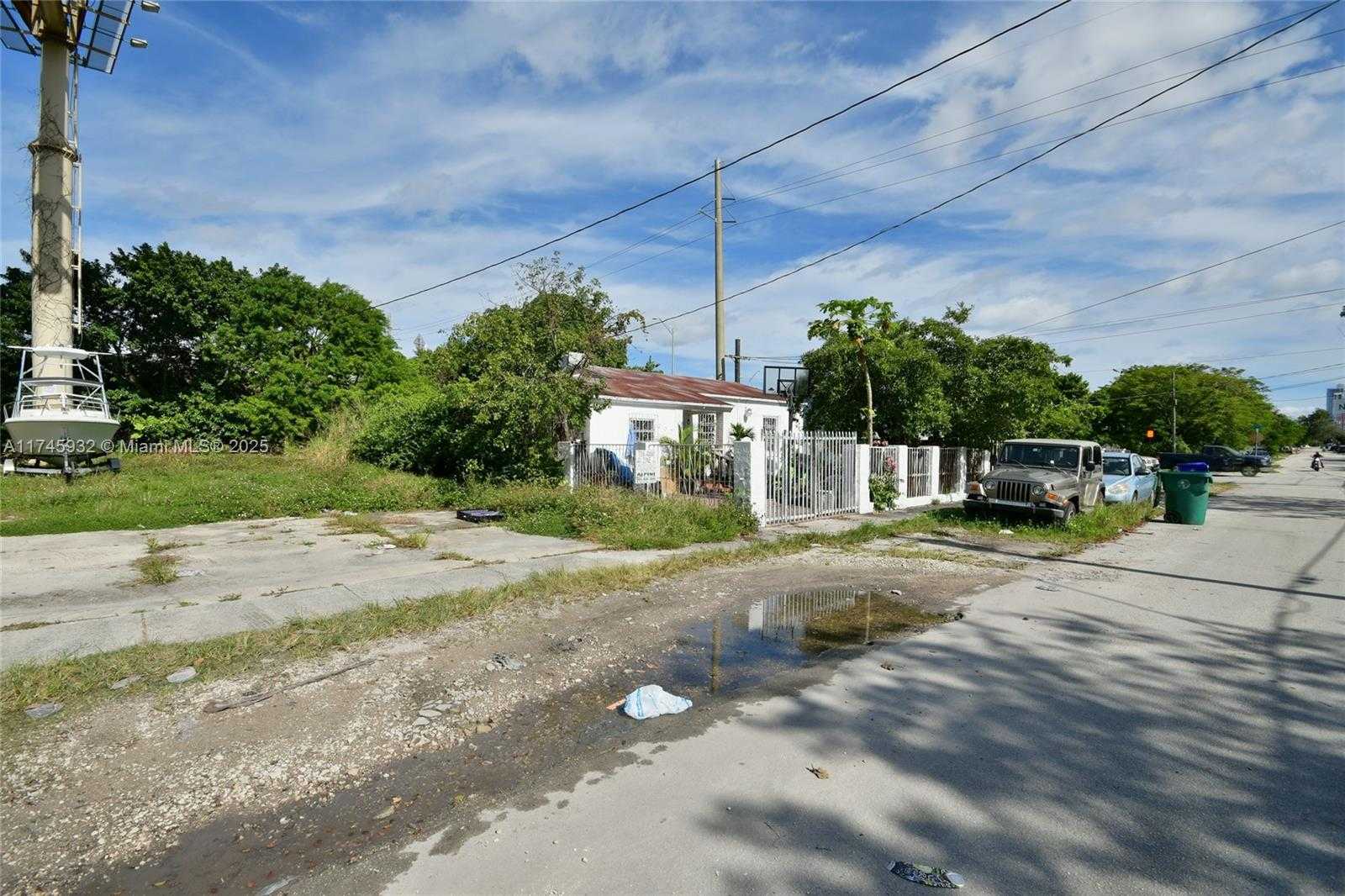 Small Image of 321 NORTH WEST 37TH ST, Miami Number 44
