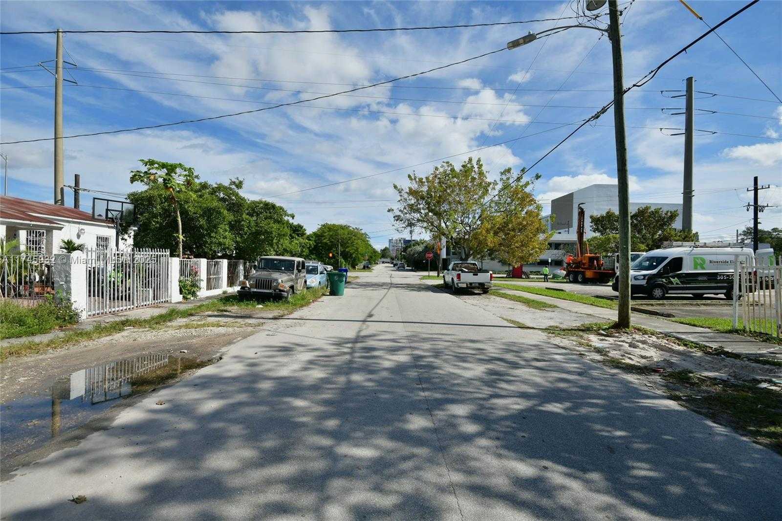 Small Image of 321 NORTH WEST 37TH ST, Miami Number 45