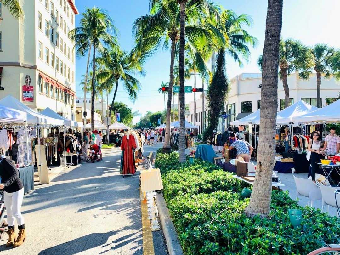 Small Image of 420 LINCOLN ROAD #215, Miami Beach Number 3