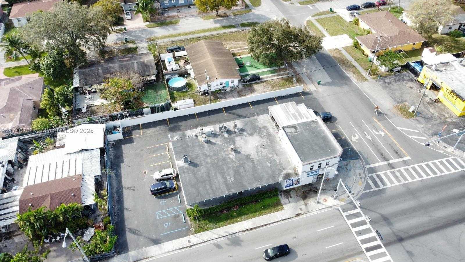 Small Image of 1186 NW 103rd St, Miami, FL 33150, USA Number 9