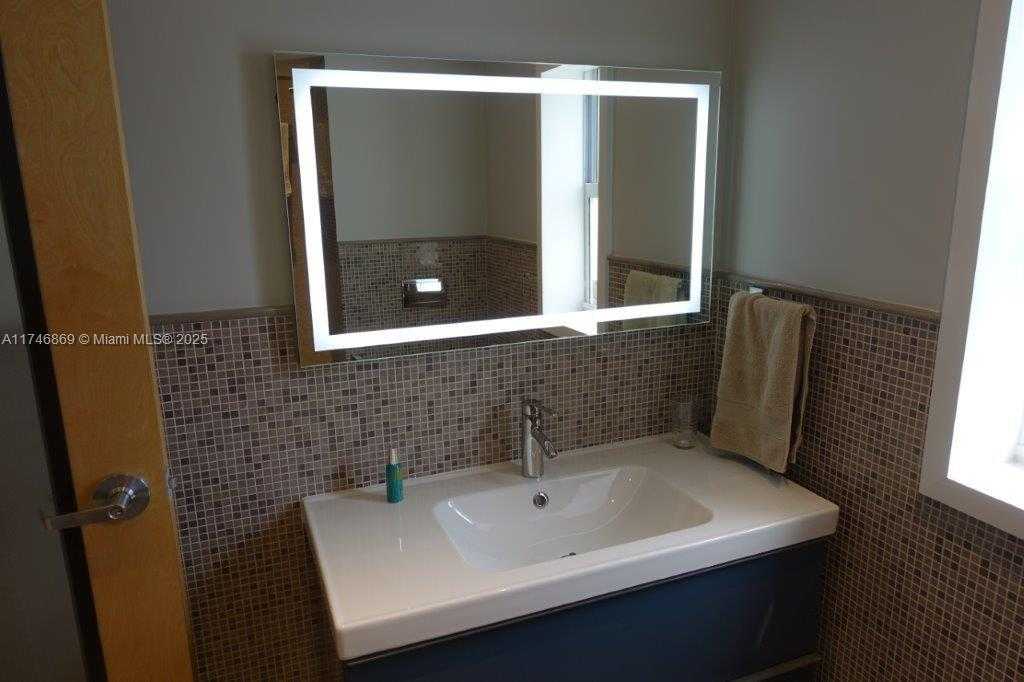 Small Image of 6130 NORTH EAST 4TH CT, Miami Number 12