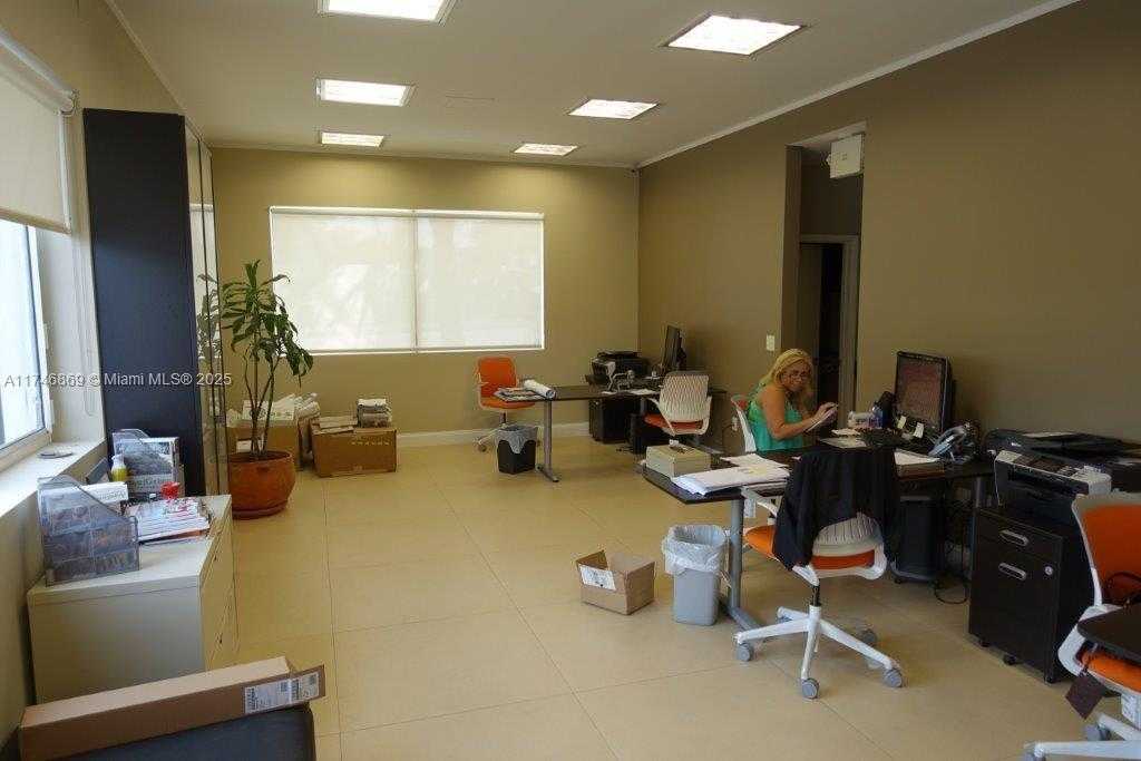 Small Image of 6130 NORTH EAST 4TH CT, Miami Number 17