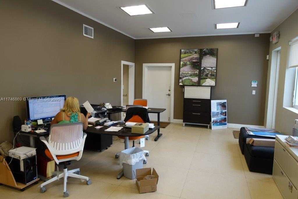 Small Image of 6130 NORTH EAST 4TH CT, Miami Number 19