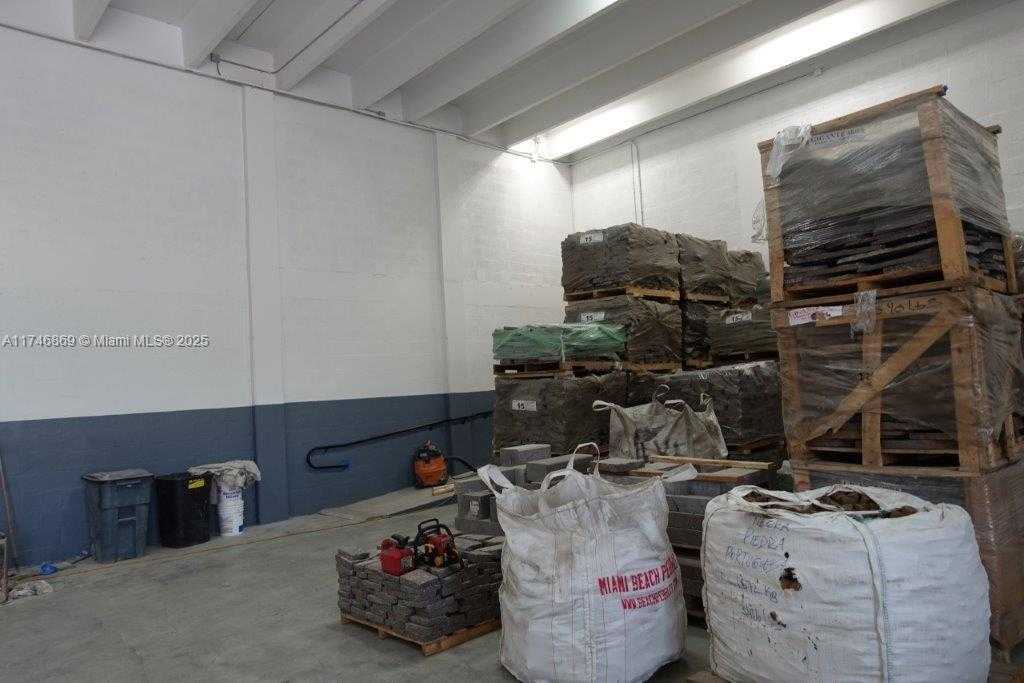 Small Image of 6130 NORTH EAST 4TH CT, Miami Number 24