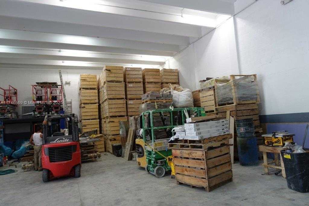 Small Image of 6130 NORTH EAST 4TH CT, Miami Number 25