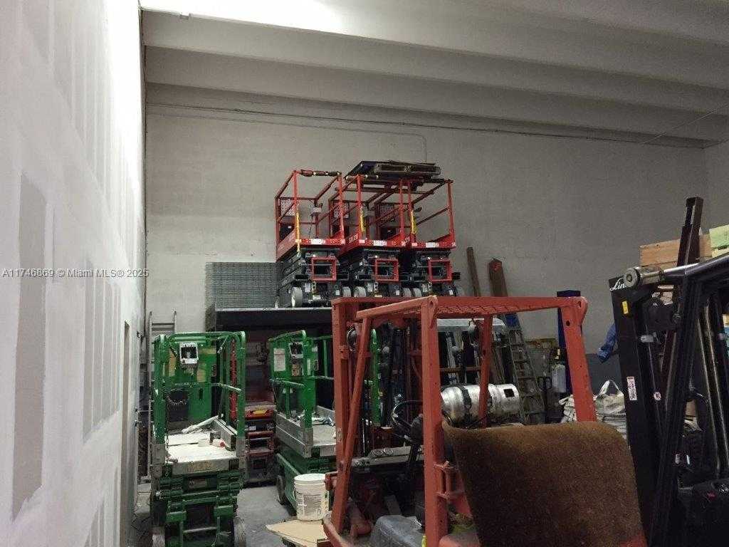 Small Image of 6130 NORTH EAST 4TH CT, Miami Number 29