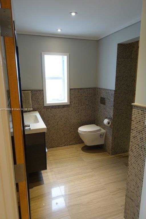 Small Image of 6130 NORTH EAST 4TH CT, Miami Number 9