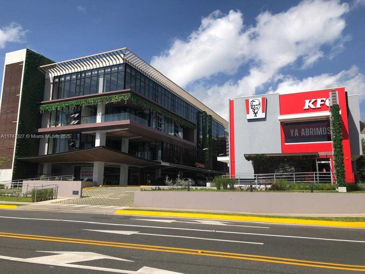 Small Image of DISTRITO 4, Out of City Number 2
