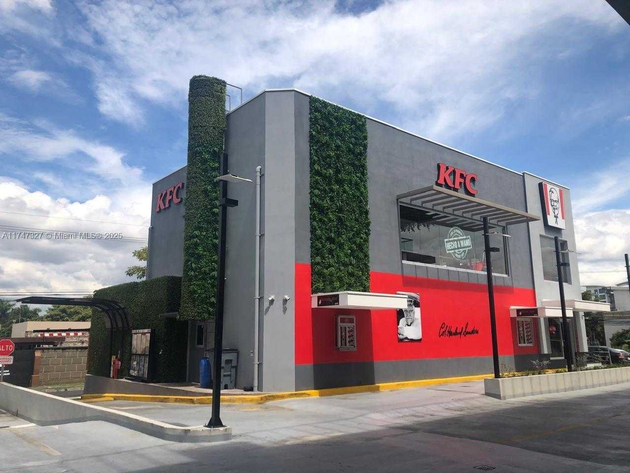 Small Image of DISTRITO 4, Out of City Number 3