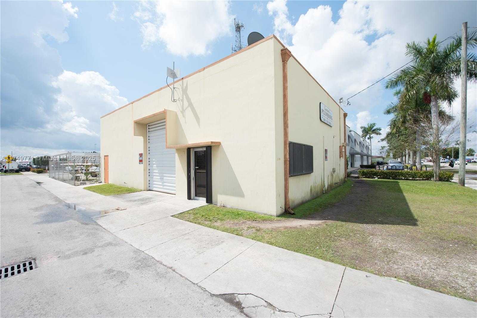 Small Image of 504 WEST MOWRY DR, Homestead Number 3