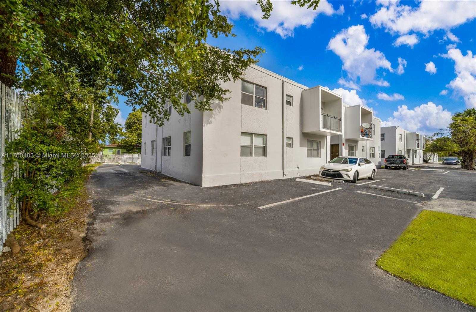 Small Image of 13240 PORT SAID RD, Opa-Locka Number 31