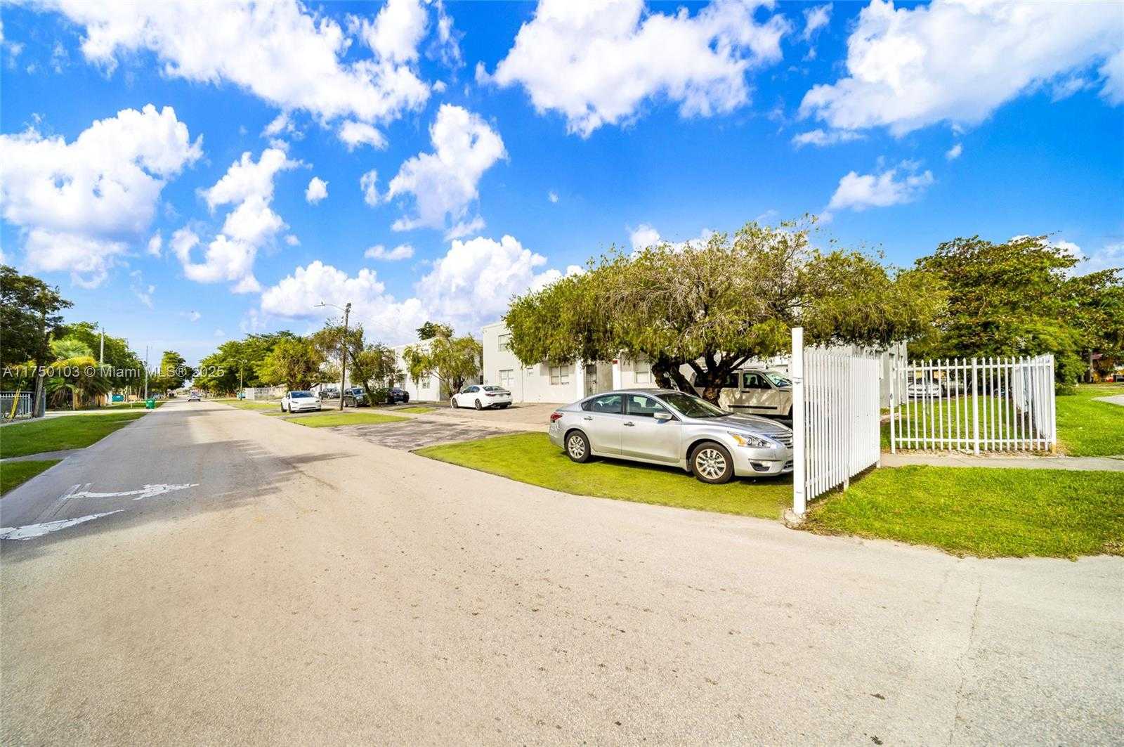 Small Image of 13240 PORT SAID RD, Opa-Locka Number 35