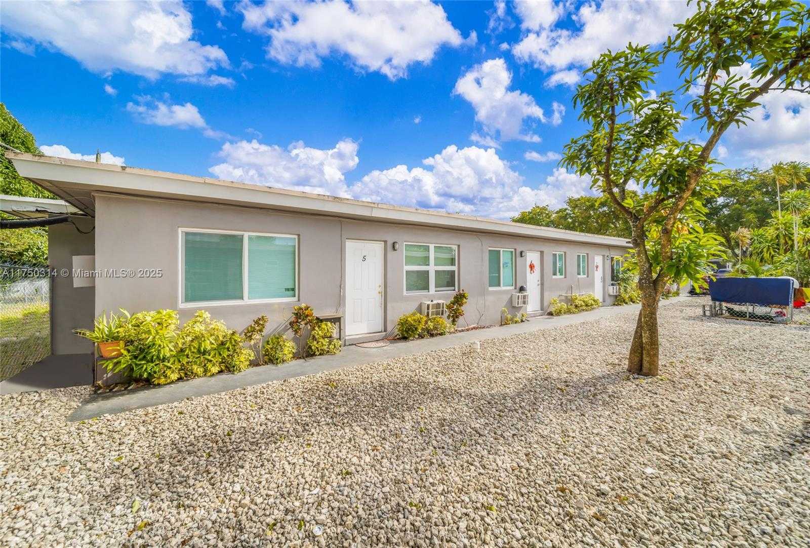 Small Image of 1331 Sharazad Blvd, Opa-locka, FL 33054, USA Number 15