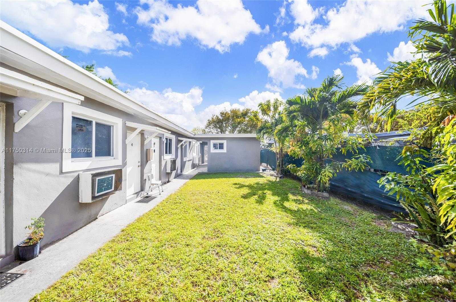 Small Image of 1331 Sharazad Blvd, Opa-locka, FL 33054, USA Number 20