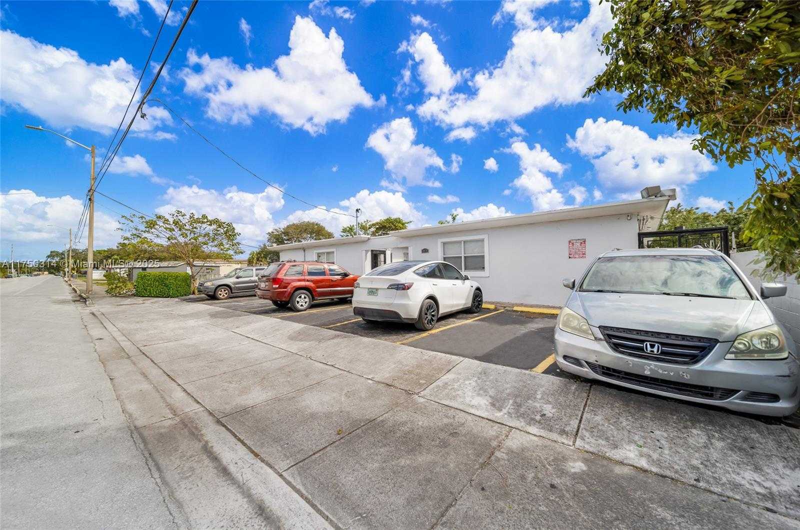 Small Image of 1331 Sharazad Blvd, Opa-locka, FL 33054, USA Number 35
