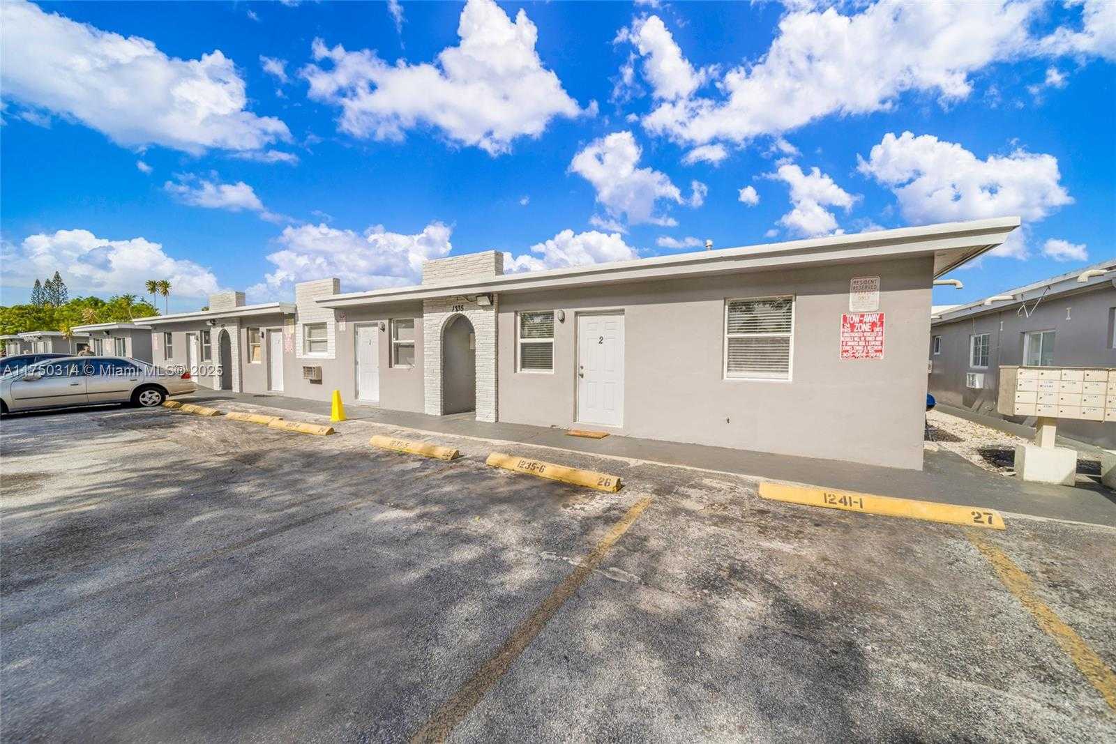 Small Image of 1331 Sharazad Blvd, Opa-locka, FL 33054, USA Number 5