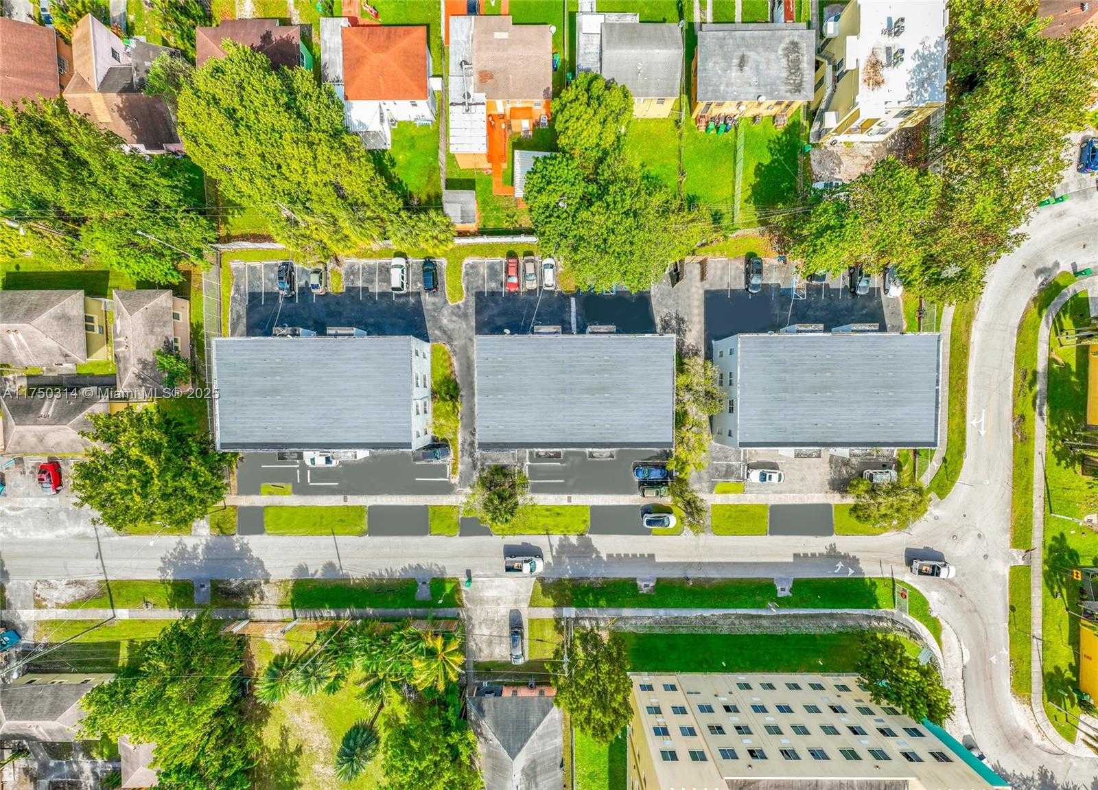 Small Image of 1331 Sharazad Blvd, Opa-locka, FL 33054, USA Number 54