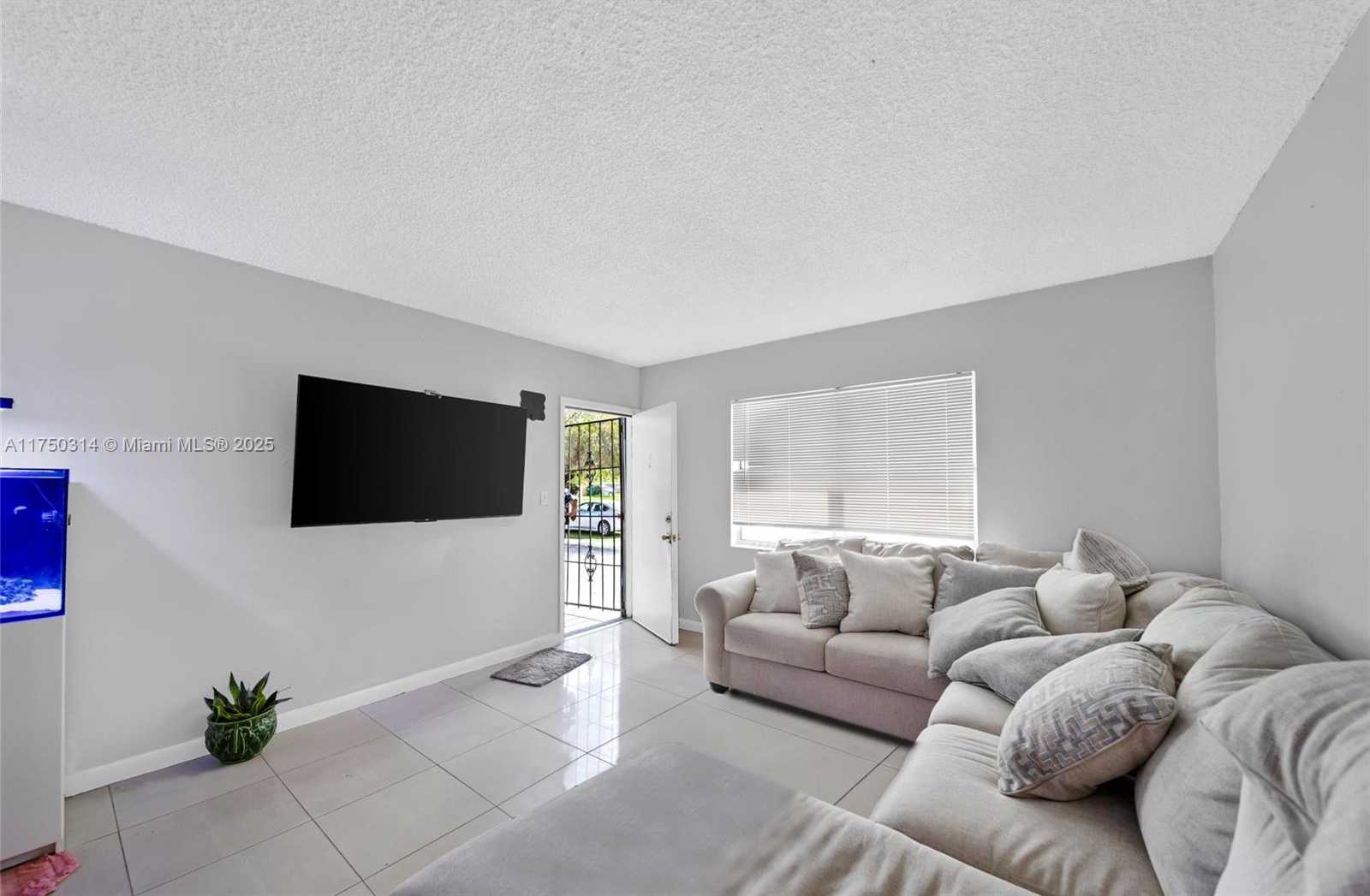 Small Image of 1331 Sharazad Blvd, Opa-locka, FL 33054, USA Number 64