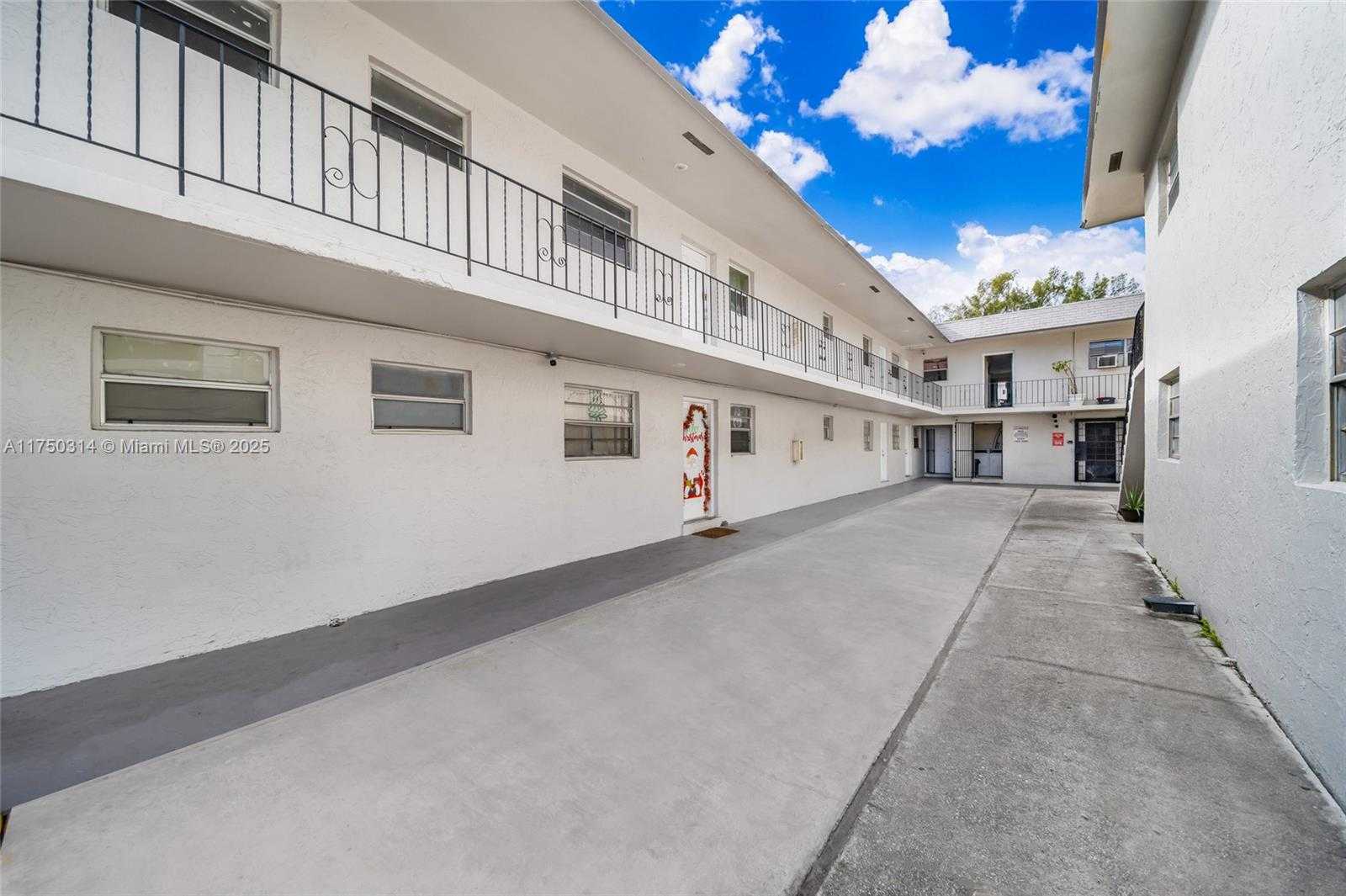 Small Image of 1331 Sharazad Blvd, Opa-locka, FL 33054, USA Number 73