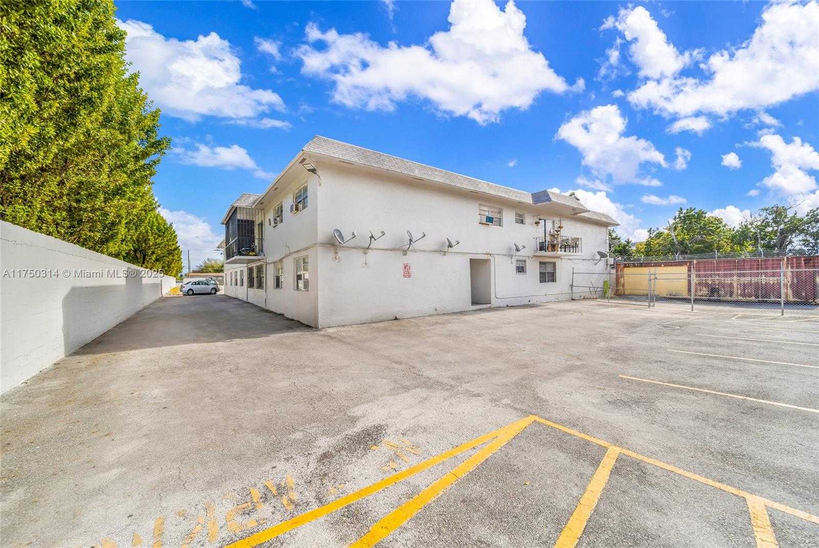 Small Image of 1331 Sharazad Blvd, Opa-locka, FL 33054, USA Number 78