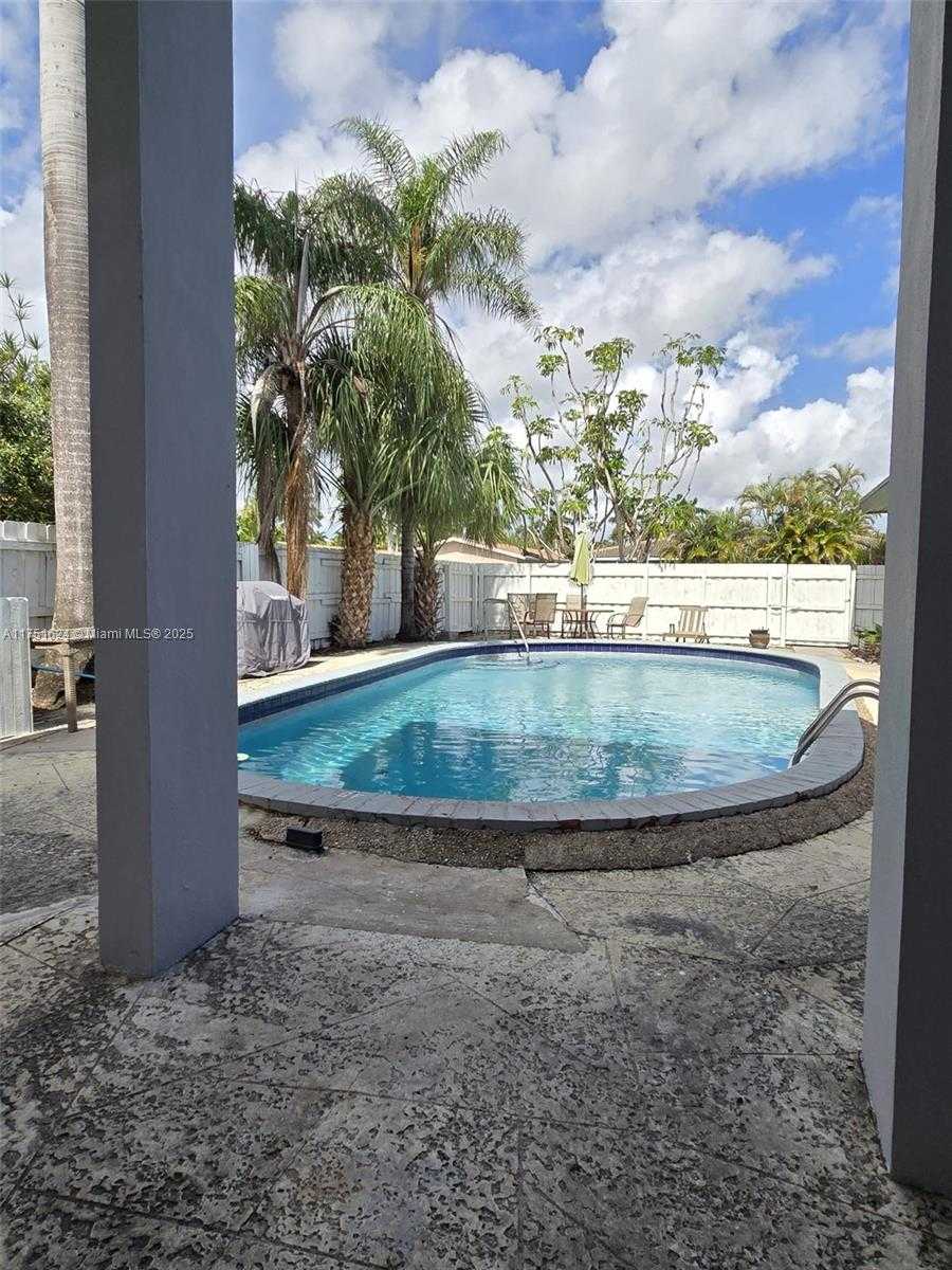Small Image of 250 SOUTH EAST PARK ST #1-6, Dania Beach Number 15