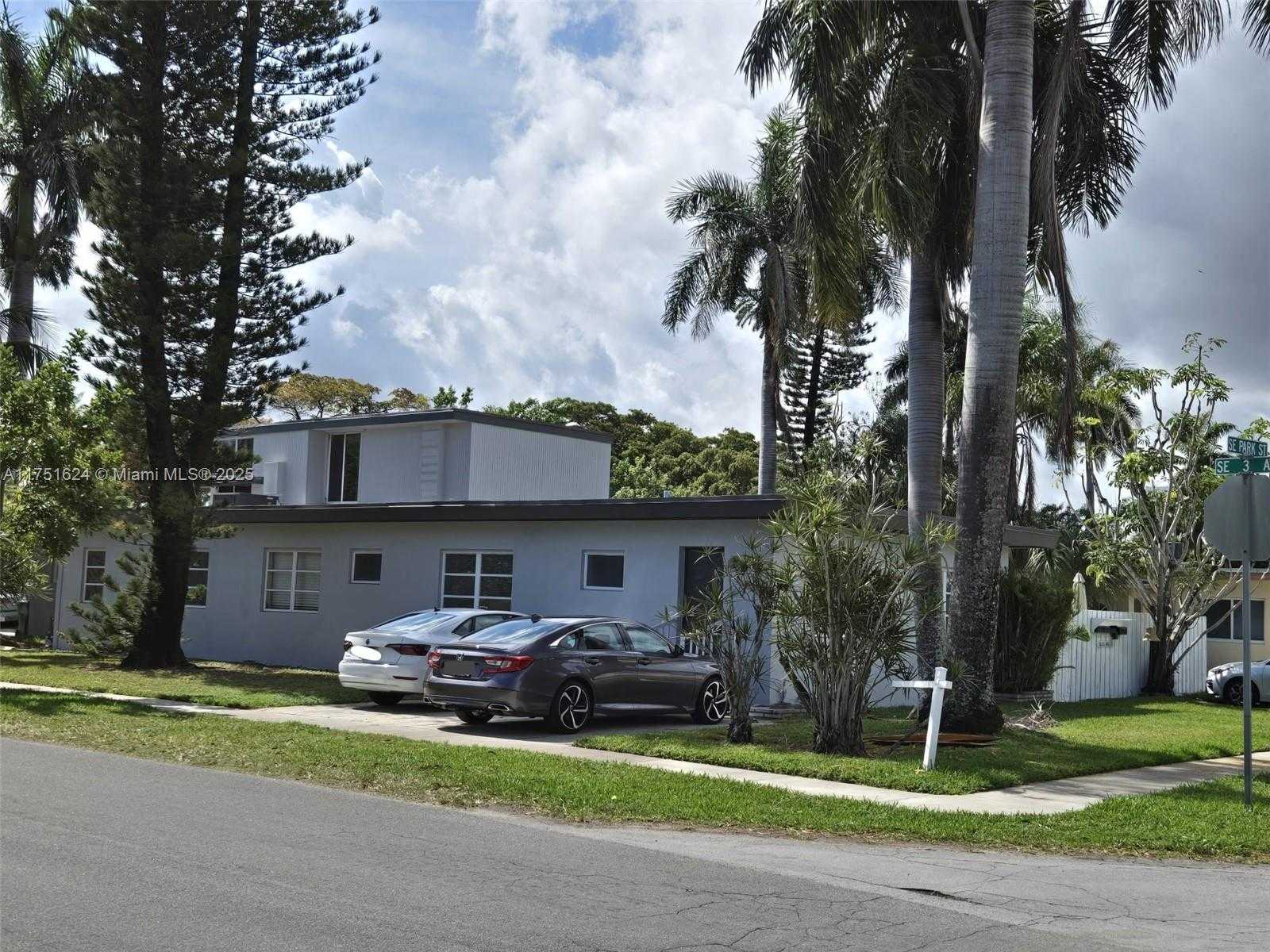 Small Image of 250 SOUTH EAST PARK ST #1-6, Dania Beach Number 2