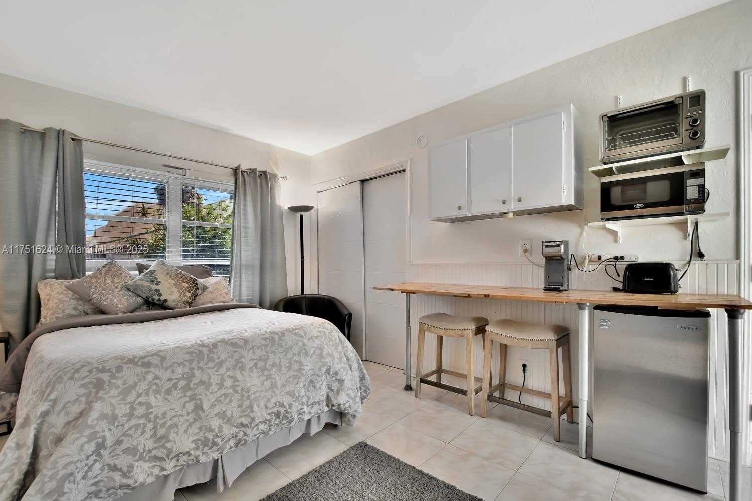 Small Image of 250 SOUTH EAST PARK ST #1-6, Dania Beach Number 38