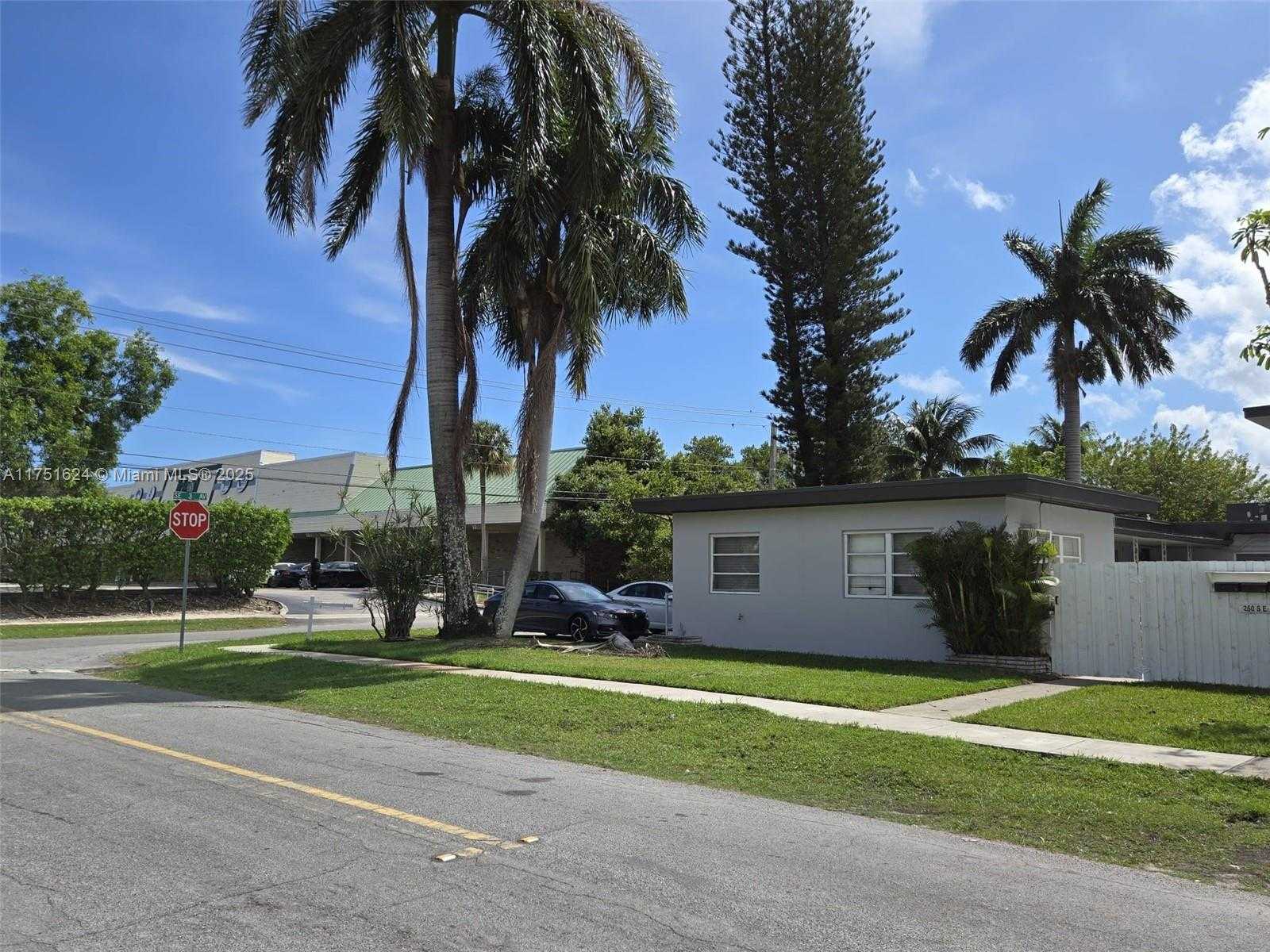 Small Image of 250 SOUTH EAST PARK ST #1-6, Dania Beach Number 7