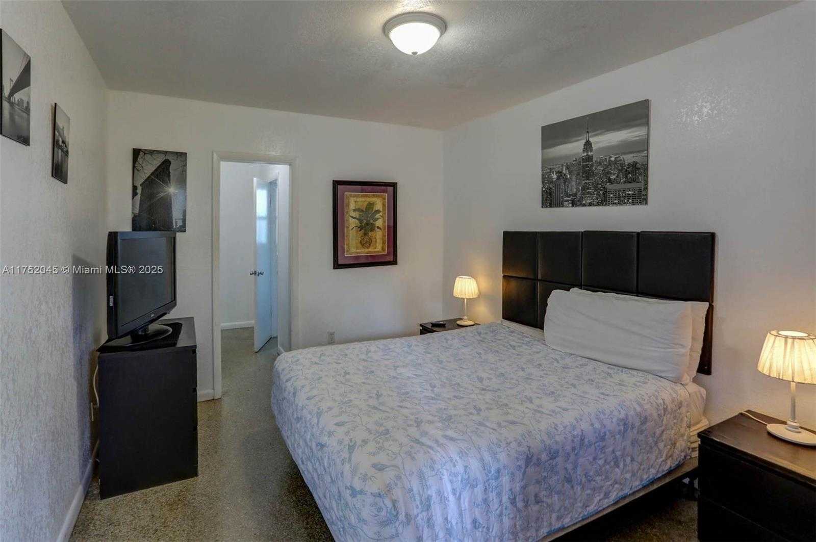 Small Image of 1419 SOUTH FEDERAL HWY, Hollywood Number 26