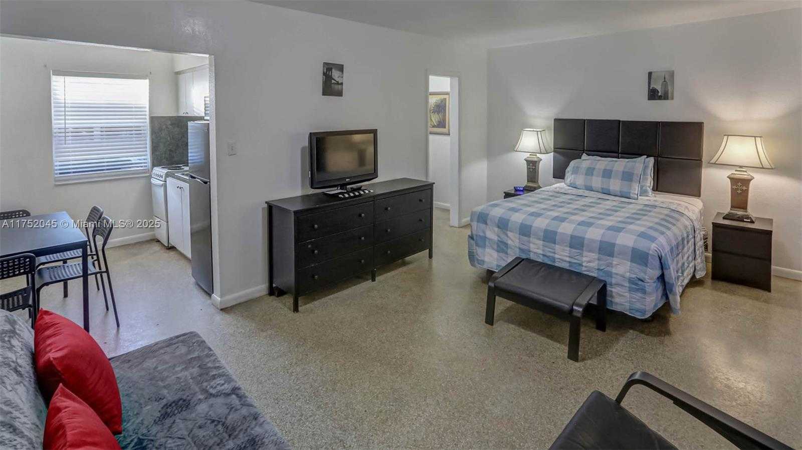 Small Image of 1419 SOUTH FEDERAL HWY, Hollywood Number 27