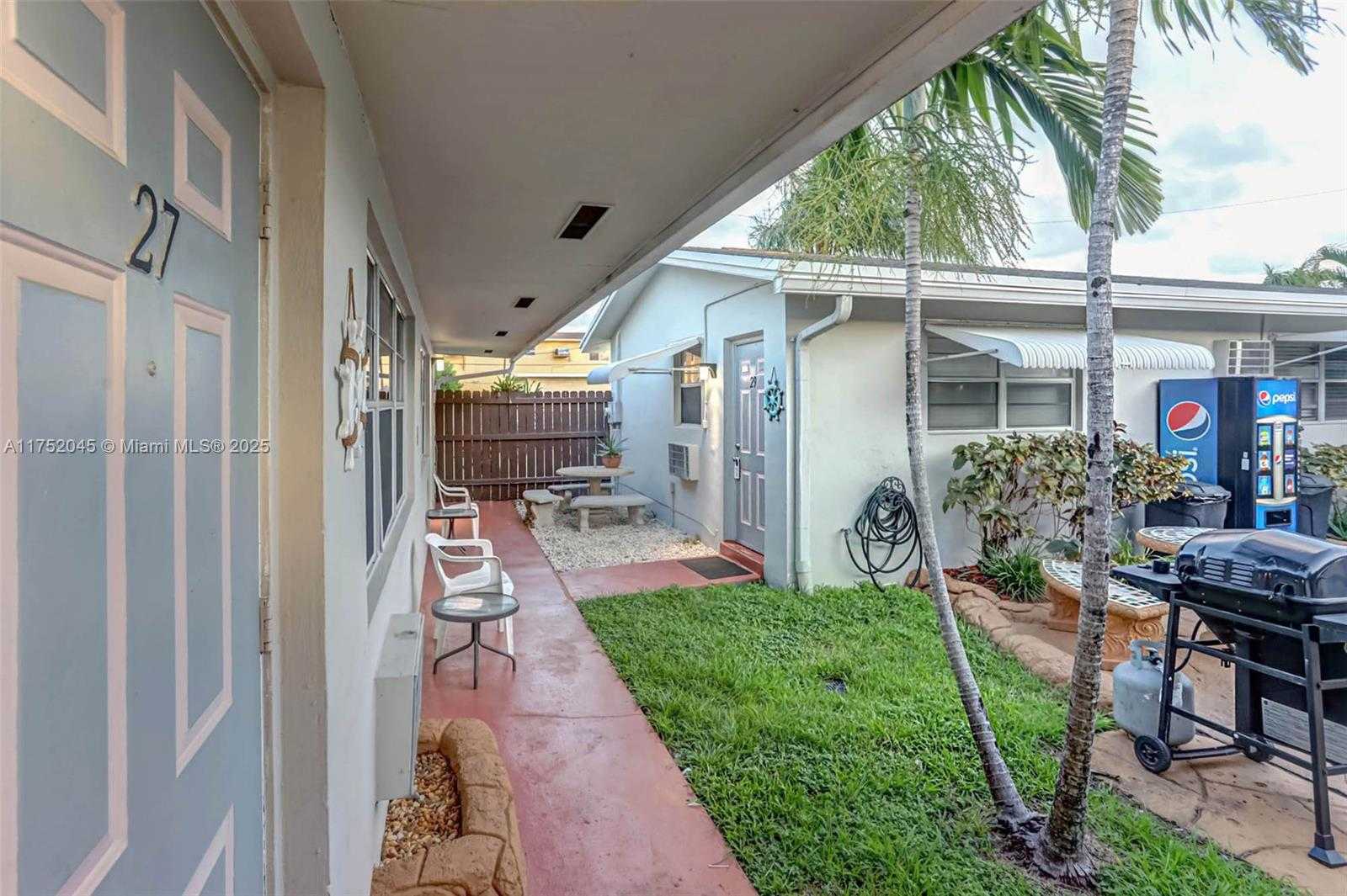 Small Image of 1419 SOUTH FEDERAL HWY, Hollywood Number 30