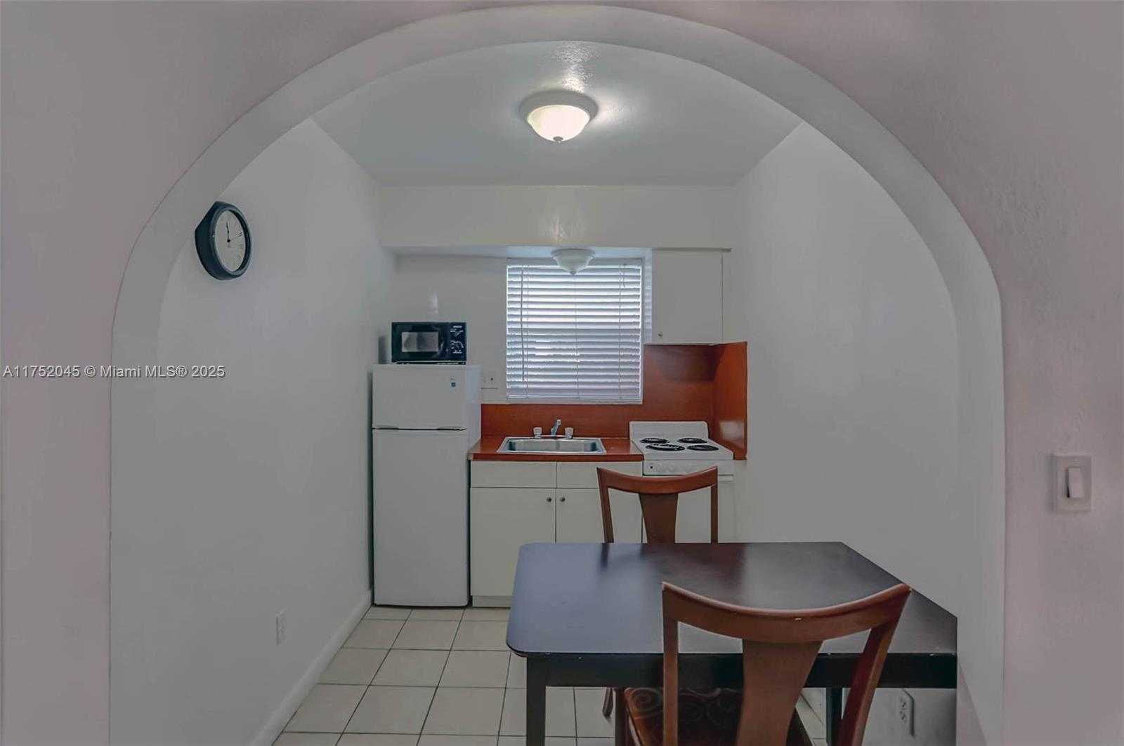 Small Image of 1419 SOUTH FEDERAL HWY, Hollywood Number 32