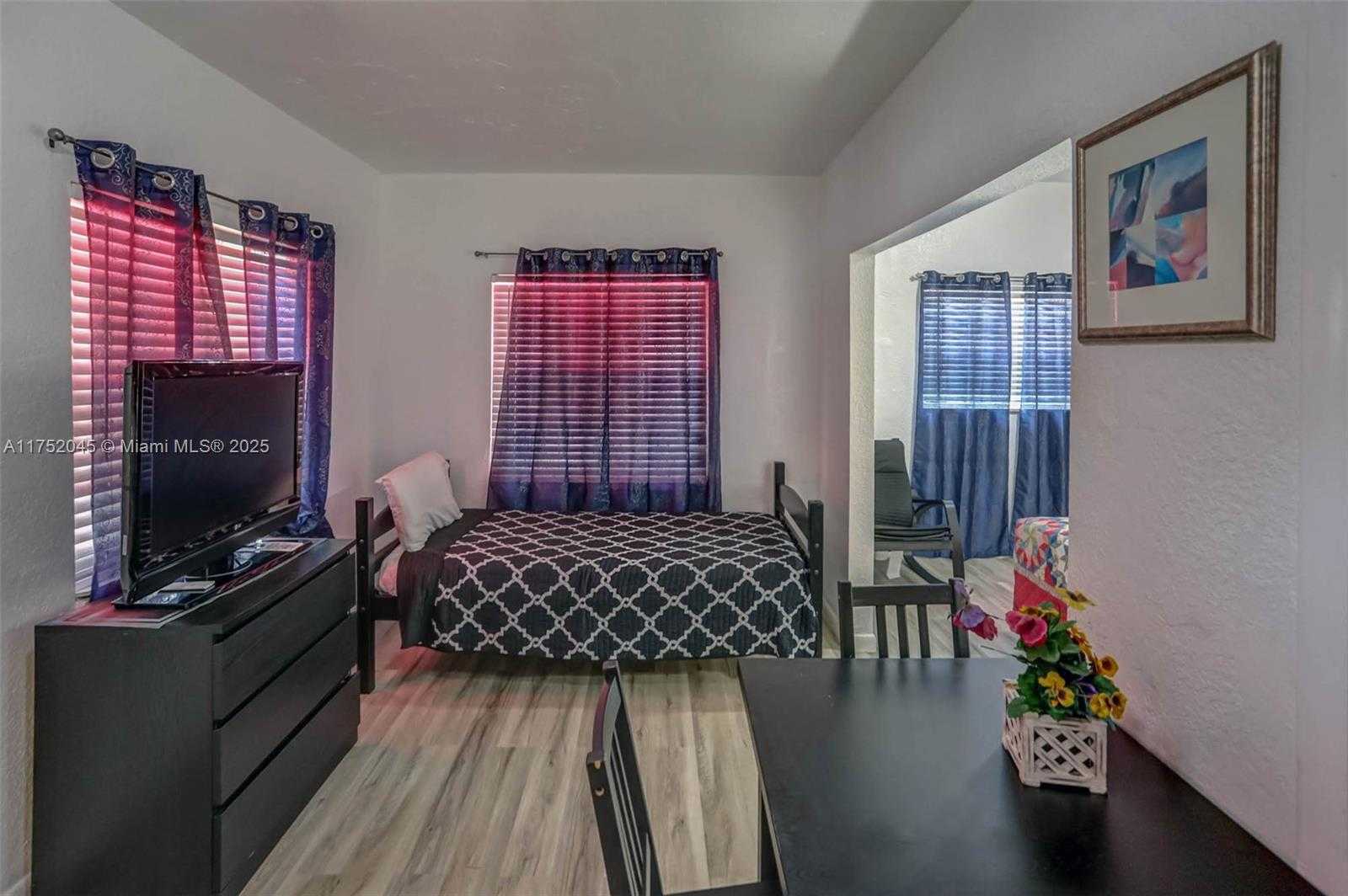 Small Image of 1419 SOUTH FEDERAL HWY, Hollywood Number 37
