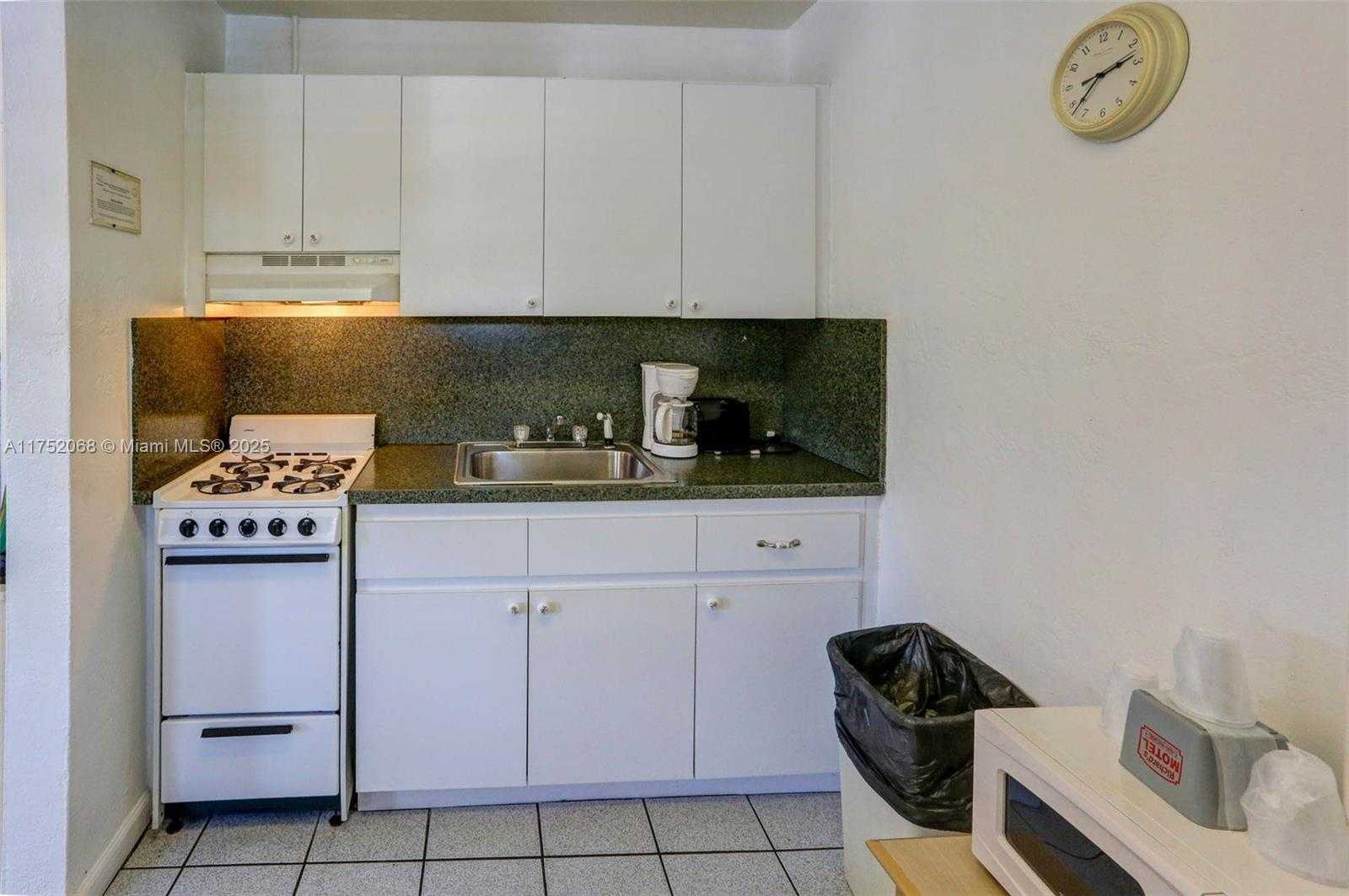 Small Image of 1411 SOUTH FEDERAL HWY, Hollywood Number 31
