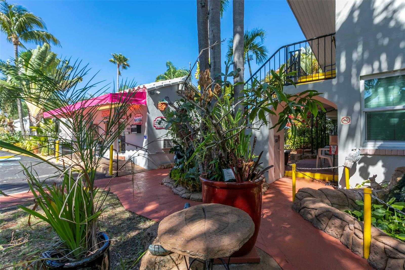 Small Image of 1411 SOUTH FEDERAL HWY, Hollywood Number 7