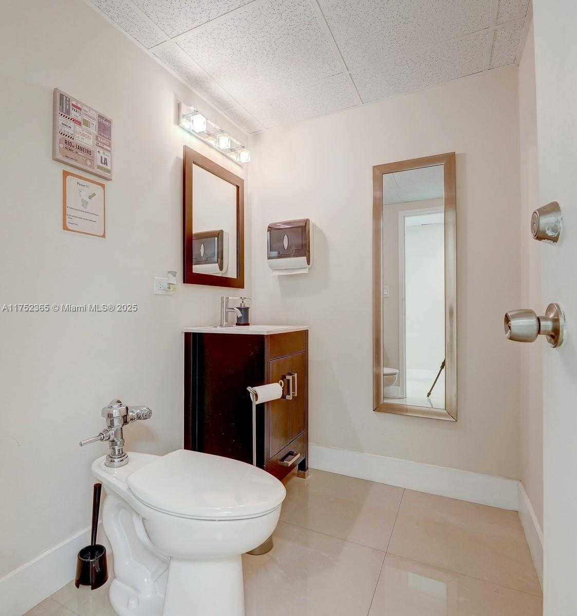 Small Image of 825 BRICKELL BAY DR #246-3, Miami Number 12