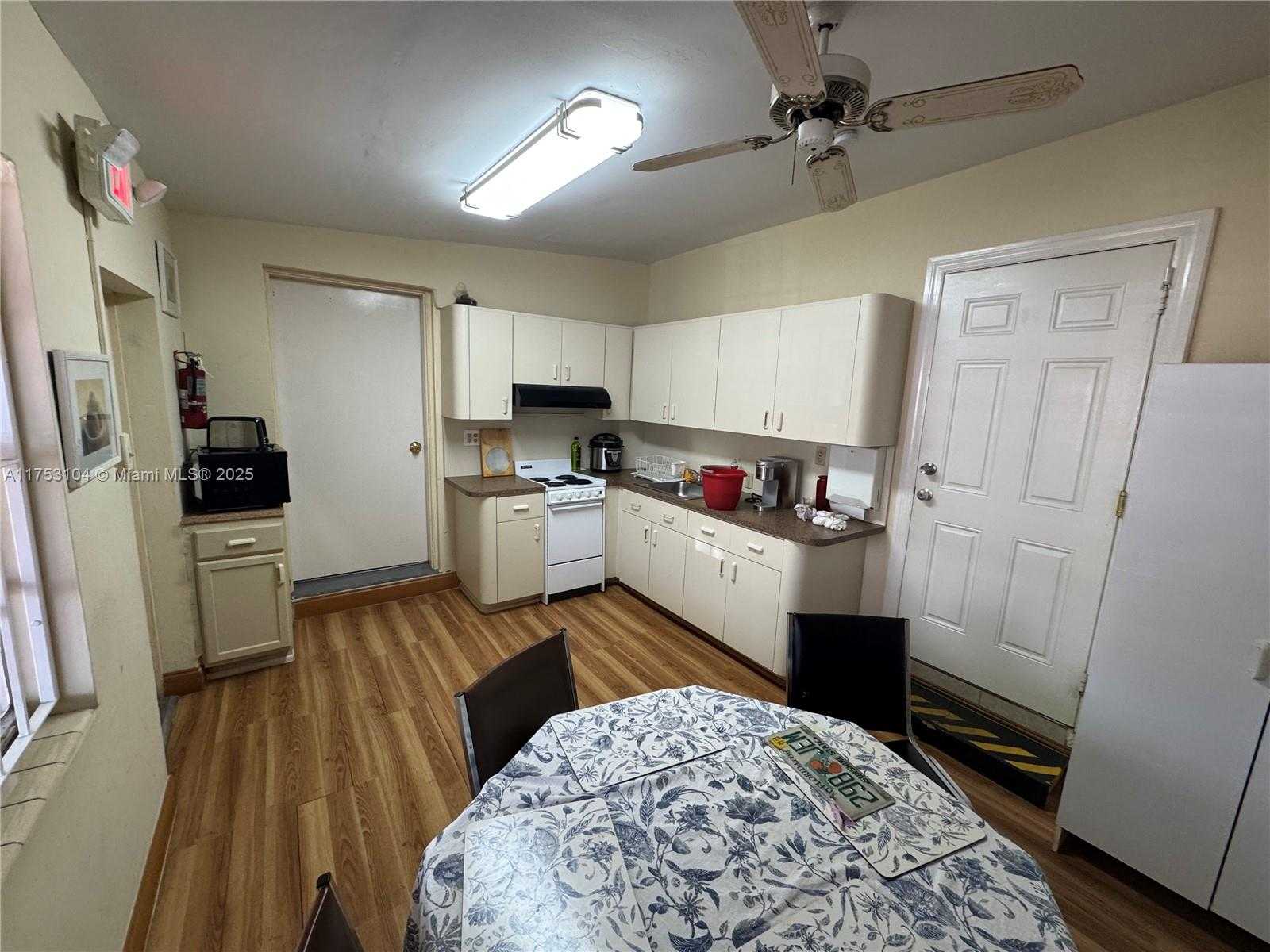Small Image of 501 EAST 9TH ST, Hialeah Number 29