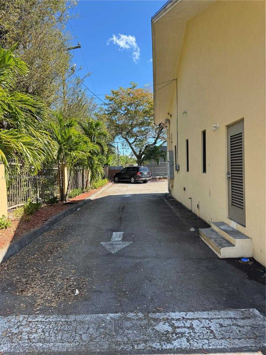 Small Image of 1595 NORTH WEST 119TH ST, North Miami Number 5