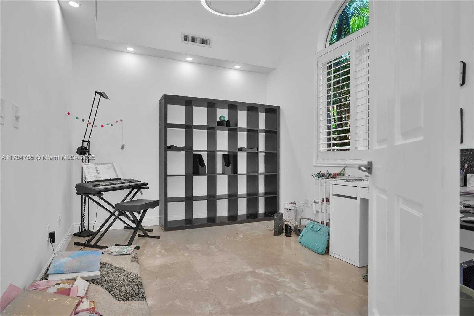 Imagen de Pequeño Objeto