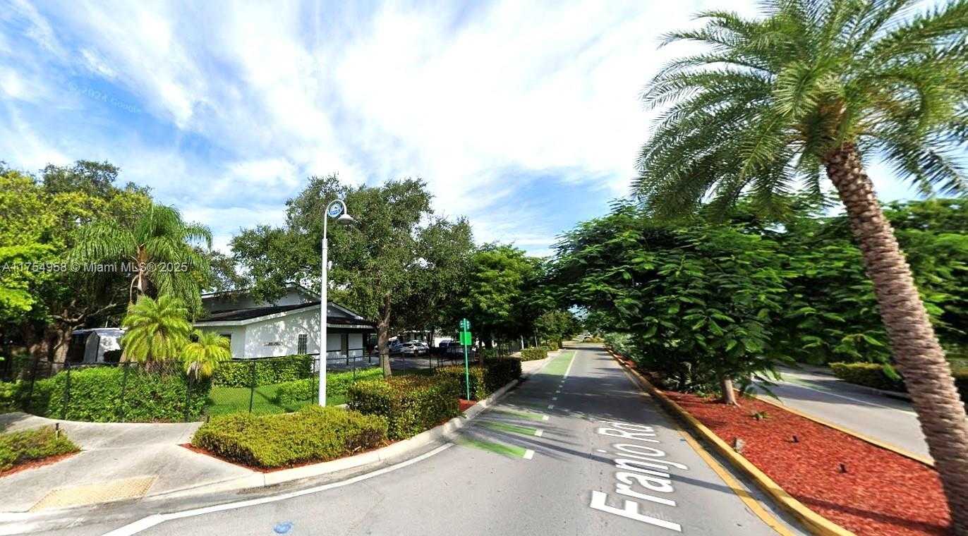 Small Image of 18140 SOUTH WEST 97TH AVE, Palmetto Bay Number 32